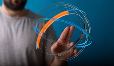 İnsanoğlu gelecekteki dijital küre arayüzü kavramı ile etkileşim halinde