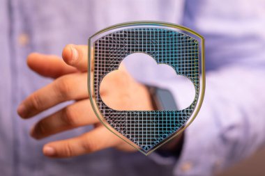 Koruyucu Kalkan Dijital Teknoloji Konsepti ile Güvenli Bulut Depolama