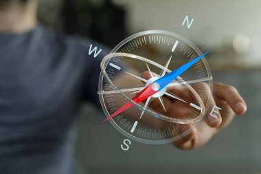 Pusula tutan bir el, yön kavramı, navigasyon