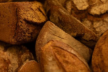 Sanatçı Kabuklu Ekmekler: Altın Kahverengi, Kırsal Doku