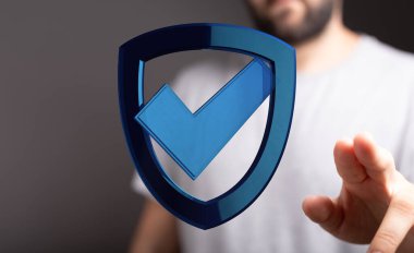 İnsan kontrol işareti konsepti, güvenlik ve başarı ile 3B kalkanına dokunur.