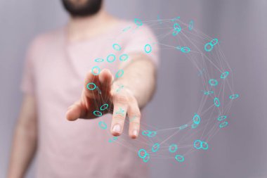 İnsanın eli dijital küre bağlantısı, ağ kurma konseptiyle etkileşime giriyor