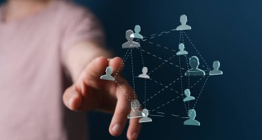 Elle erişimle gösterilen dijital ağ ve insan bağlantısı kavramı