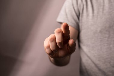 Ekran Dokunma Konseptine İnsanın Parmak Gösterimi