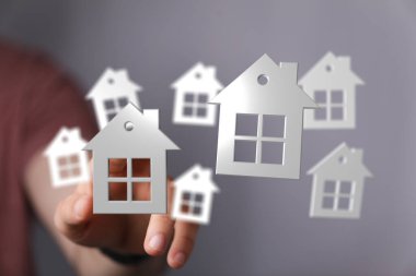 Ev mülkiyetini, gayrimenkul kavramlarını temsil eden sembollere el uzatmak