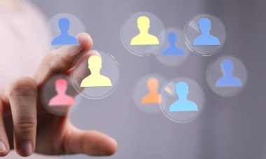 İnsan kaynakları ve dijital ağ, takım çalışması kavramı el teması ile