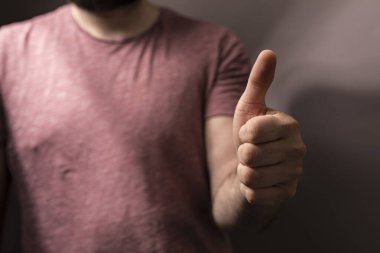 Başparmağından Vazgeçen Adam, Onaylama, İyi İş, Başarılı Hareketler