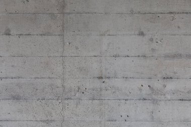 Yatay çizgileri ve çatlakları olan beton duvar dokusu