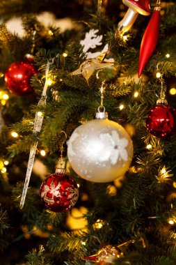 Noel Ağacı Dekorasyonu: Süslü Bayram Sezonu
