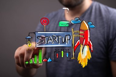 İş adamının eli roketle bir girişim konseptine dokunuyor, iş fikri.