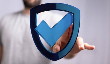 Güvenlik konsepti işaretli mavi bir kalkanı işaret eden kişi.