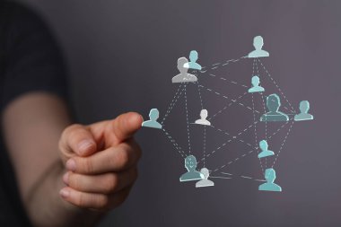 Bağlı kişilerle ve el işaretli dokunuşlarla dijital ağ kavramı