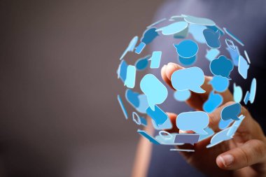 Mavi Konuşma Küresi Bir El Tarafından Tutulan, İletişim Konsepti