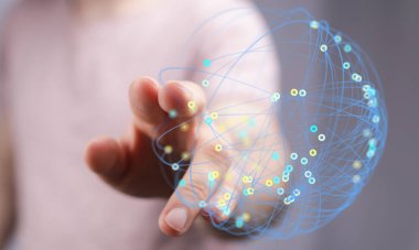 Küresel Bağlantıyı Temsil Eden Ağ Küresi 'ni Gösteren Kişi