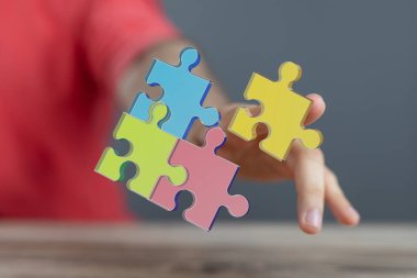 Bulmaca Parçaları Bağlanıyor: Takım çalışması, Çözüm, Başarı