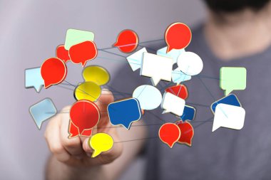 Konuşma baloncukları dijital ağ ve iletişime bağlanıyor