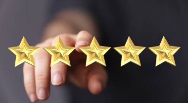Mükemmel derecelendirme ve olumlu geri bildirim için beş altın yıldızı işaret ediyor..