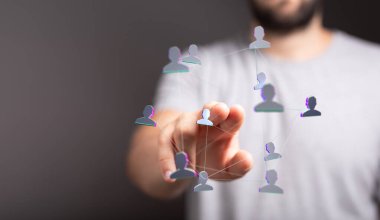 Bağlı ağa, topluluk ve takım çalışması kavramına dokunan kişi