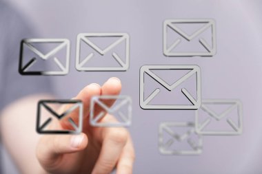 Çoklu E- posta Yönetimi: Bir Parmak Ucu Erişimi