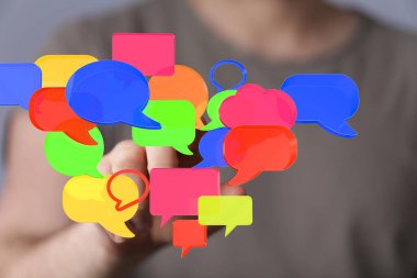 Renkli Konuşma Baloncukları: İletişim & Ağ Kavramı