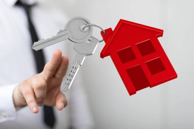 Emlakçı evin anahtarlarını teslim