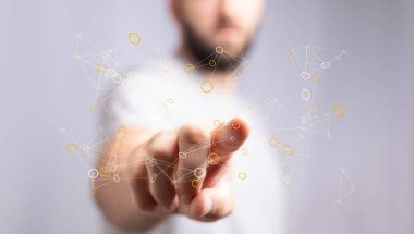 Dijital Ağ Bağlantısıyla Etkileşen Adam