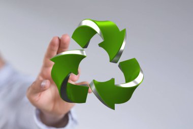 3D Geri Dönüşüm Sembolü El Tutuşu
