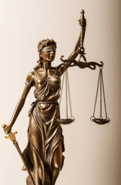 Bayan Adalet Heykeli: Hukuk, Adalet ve Adaletin Sembolü