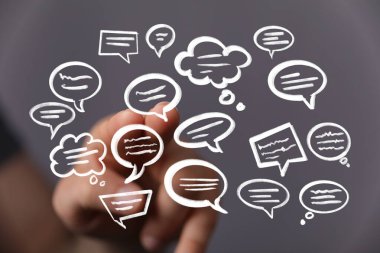 Elin dijital konuşma baloncuklarıyla etkileşimi