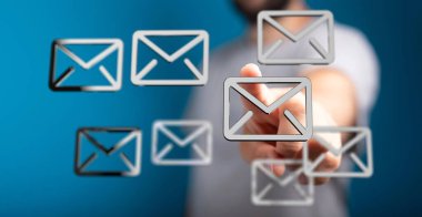 Dijital Ekranda E- posta Simgesi Seçen Adam