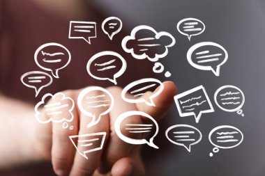 Elin dijital konuşma baloncuklarıyla etkileşimi