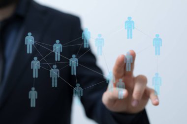 İş Adamı Ağ Bağlantılarına Dokunuyor ve Takım Çalışması Soyut