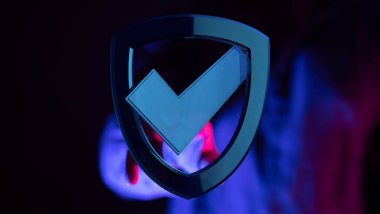 Koruma ve Güvenliği Temsil eden İşaretli Kalkan