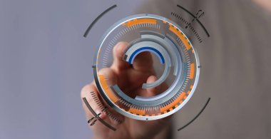 Etkileşimli Gelecek Arayüzü: Bir Dijital Teknolojik Konsepte Dokunan Parmak