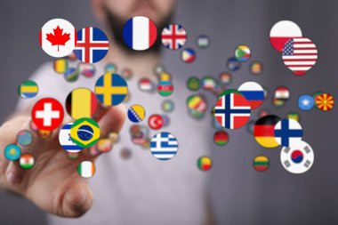 Dünyayı temsil eden çeşitli ülkelerin el ele tutuşan simgeleri