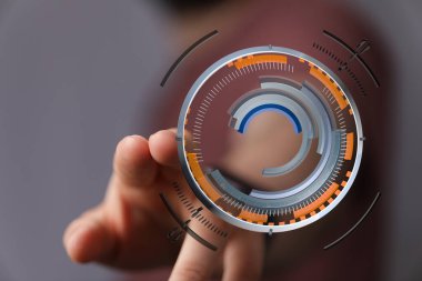 Dijital Teknoloji Arayüzü Konsepti: El ile Geleceğin Etkileşimi