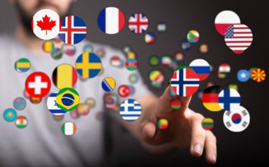 Genel bağlantılar: çeşitli eller dünya bayraklarıyla etkileşimde