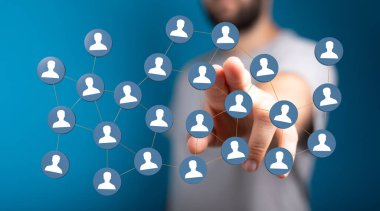 Dijital ağ bağlantısı, insanlara el işareti, takım çalışması ve işbirliği