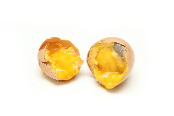 Kırık Çürük Yumurta Beyaz Arka Planda Izole Edilmiş Yumurta Sarısı — Stok fotoğraf