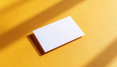 Parlak Katı Renk Arkaplanı üzerine İş Kartı Yapılandırması