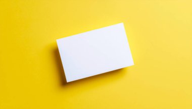 Parlak Katı Renk Arkaplanı üzerine İş Kartı Yapılandırması