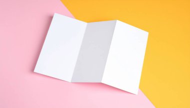 Katlanmış Broşür Bright Gradyan Arkaplanı