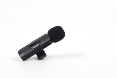 akıllı telefon ses kaydı için kablosuz mikrofon beyaz arkaplanda izole edildi