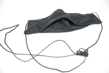 Beyaz arka planda kayış izole edilmiş Siyah Giysi Koruyucu Yüz