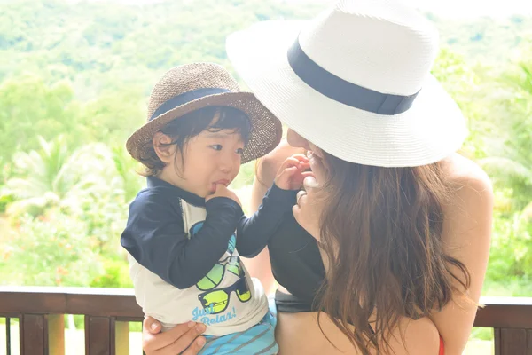 Mother and child at flesh forest — Stock Photo, Image