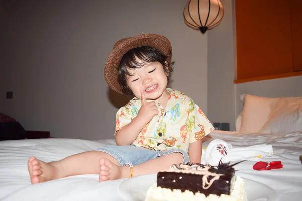 快乐的出生日可爱的男孩 — 图库照片
