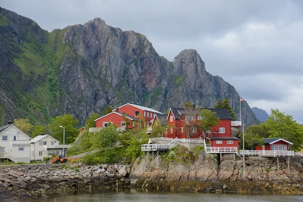 La bellezza delle montagne e dell'oceano della Norvegia settentrionale — Foto Stock