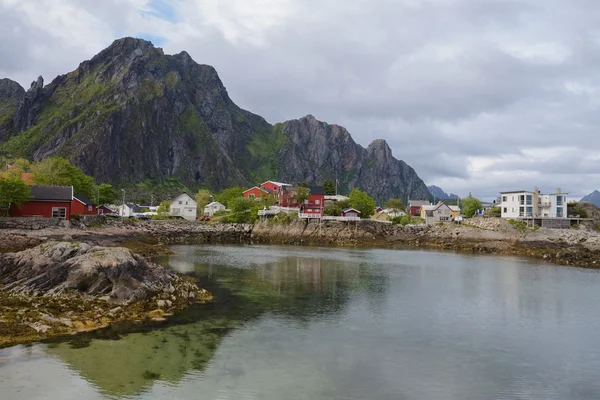 La bellezza delle montagne e dell'oceano della Norvegia settentrionale — Foto Stock