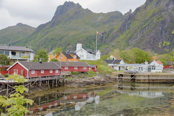 La bellezza delle montagne e dell'oceano della Norvegia settentrionale — Foto Stock