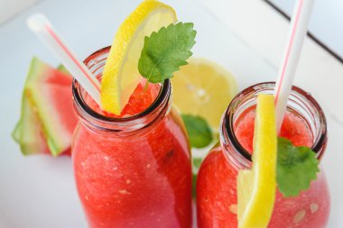 karpuz nane ve limon ile kokteyl